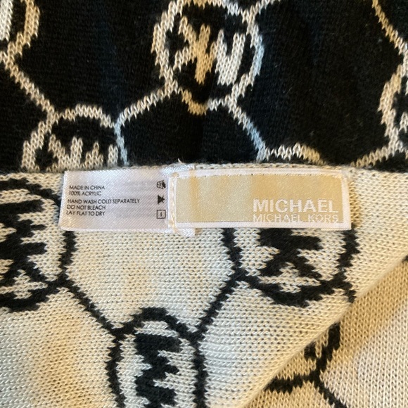 Michael kors monogram scarf - Picture 3 of 3